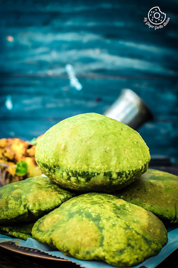 Image of Palak Puri - Spinach Puri (Step-by-step video)