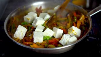 Paneer Jalfrezi Recipe (How To Make Restaurant Style Paneer Jalfrezi ...