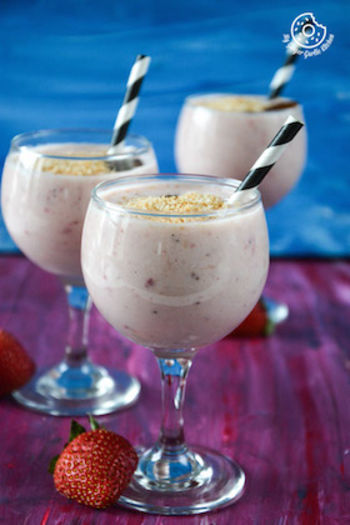 Image of Coconut Milk Banana Strawberry Smoothie