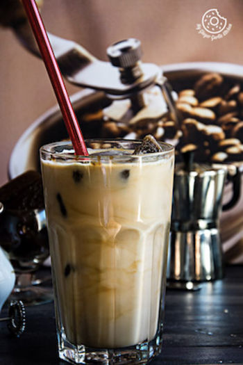 Image of Vanilla Iced Mocha With Coffee Ice Cubes (Video)