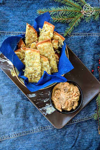 Image of Cheesy Garlic Pizza Sticks with Figs Mayo Dip