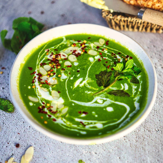 Creamy Spinach Soup: A Healthy and Comforting Meal