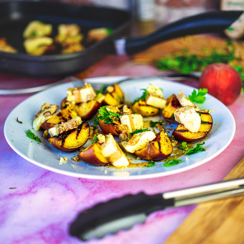 Grilled Peaches with Cheese & Honey