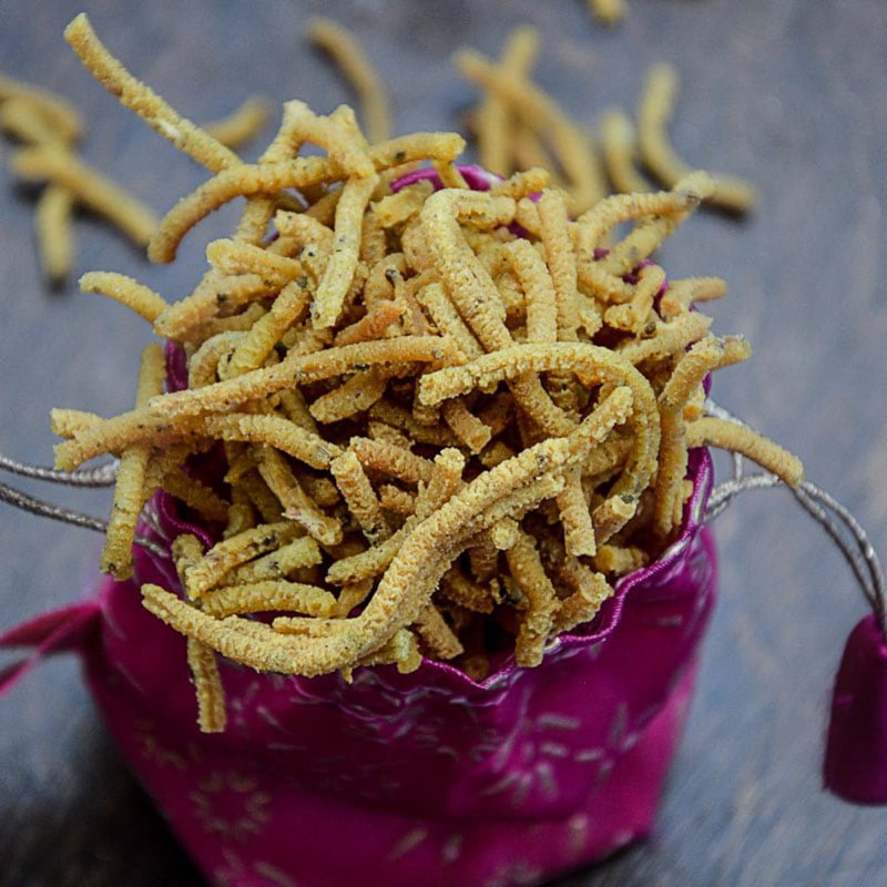 Lehsuni Sev - Garlicky Gram Flour Noodles