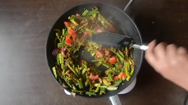 Image of the recipe cooking step-1-8 for Achaari Dahi Bhindi with Duppad Roti - Pad Wali Roti