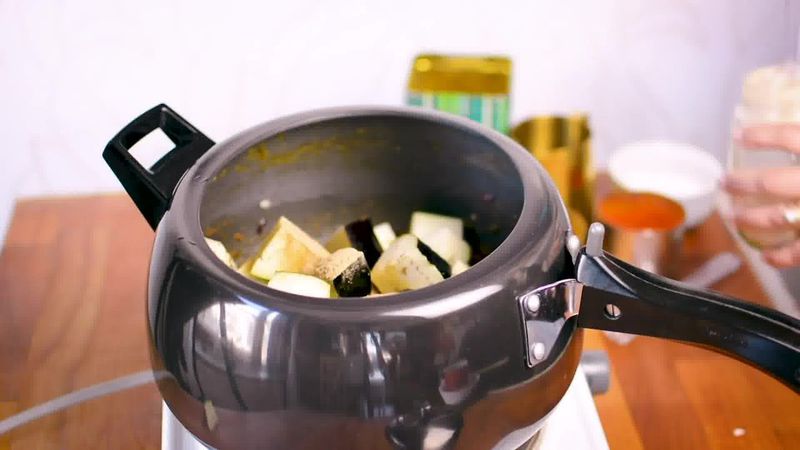 Image of the recipe cooking step-1-7 for Aloo Baingan - Potato Eggplant (Cooker + Instant Pot)
