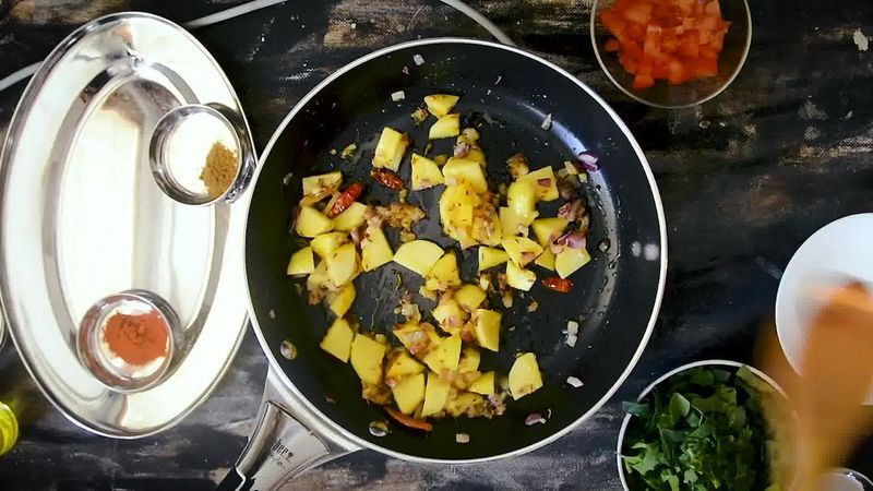 Image of the recipe cooking step-1-8 for Aloo Palak - Spinach Potato Stir Fry
