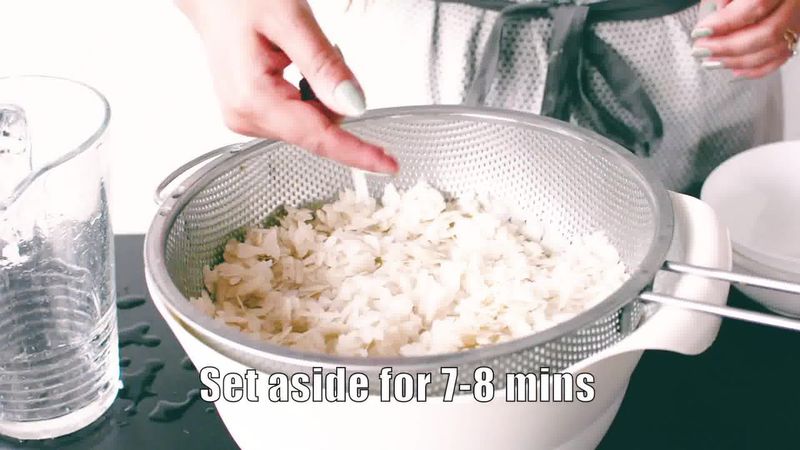 Image of the recipe cooking step-1-2 for Aloo Poha (Step-By-Step-Video)