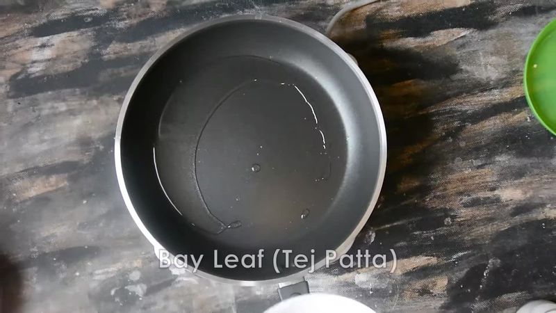 Image of the recipe cooking step-4-1 for Aloo Puri Recipe - Poori Sabji
