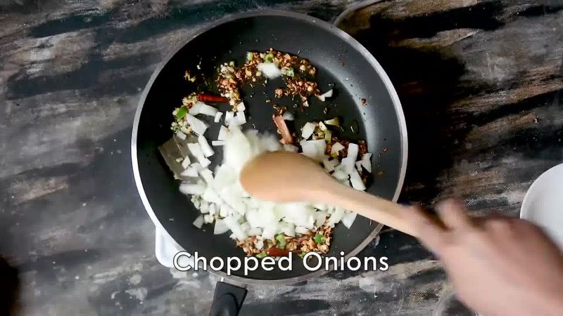 Image of the recipe cooking step-4-5 for Aloo Puri Recipe - Poori Sabji