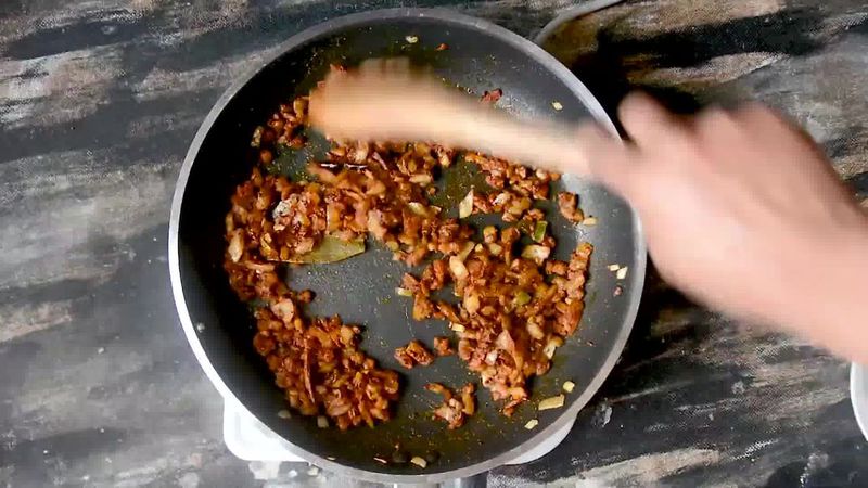 Image of the recipe cooking step-4-7 for Aloo Puri Recipe - Poori Sabji