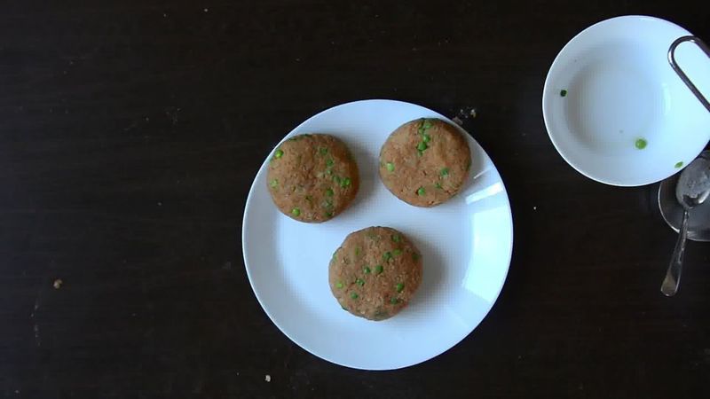 Image of the recipe cooking step-1-4 for Aloo Tikki Burger Recipe