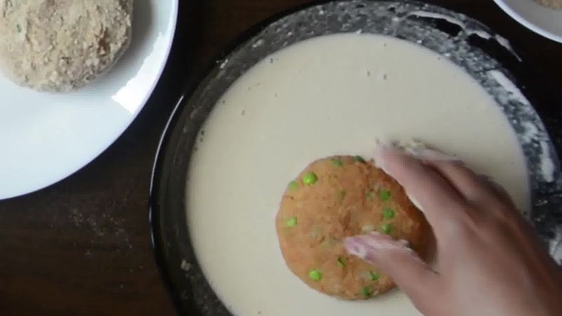 Image of the recipe cooking step-1-7 for Aloo Tikki Burger Recipe
