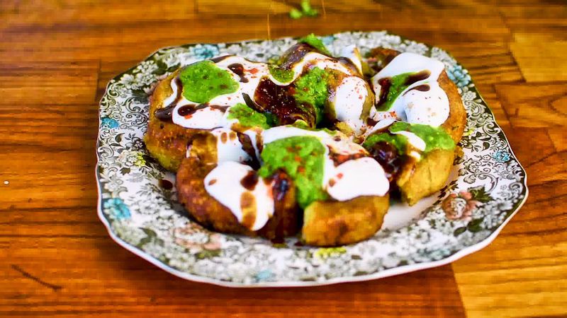 Image of the recipe cooking step-7-4 for Aloo Tikki Chaat