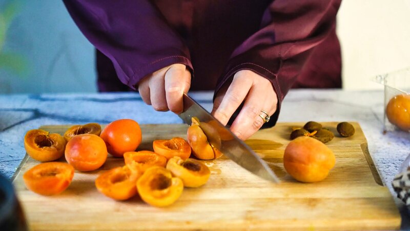 Image of the recipe cooking step-2-1 for Grilled Apricot Toast with Whipped Cottage Cheese