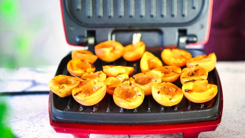 Image of the recipe cooking step-3-3 for Grilled Apricot Toast with Whipped Cottage Cheese