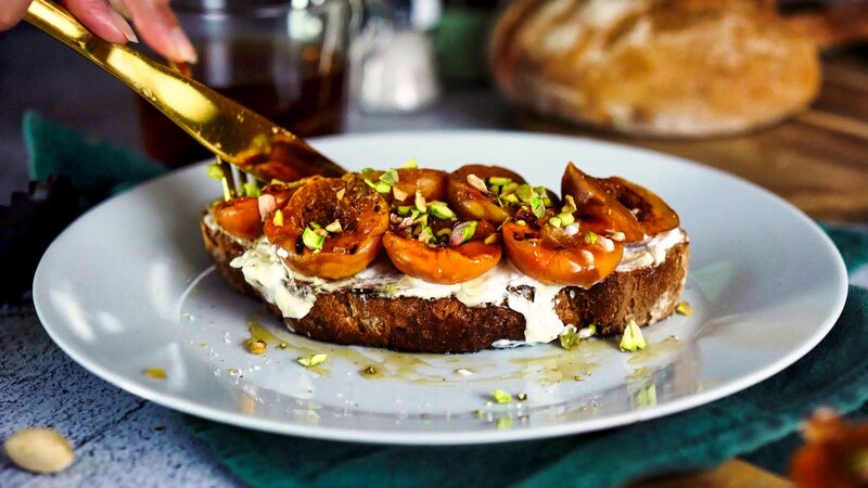 Image of the recipe cooking step-6-1 for Grilled Apricot Toast with Whipped Cottage Cheese