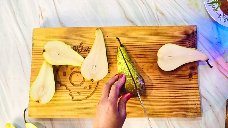 Image of the recipe cooking step-1-1 for Baked Pears with Goat Cheese