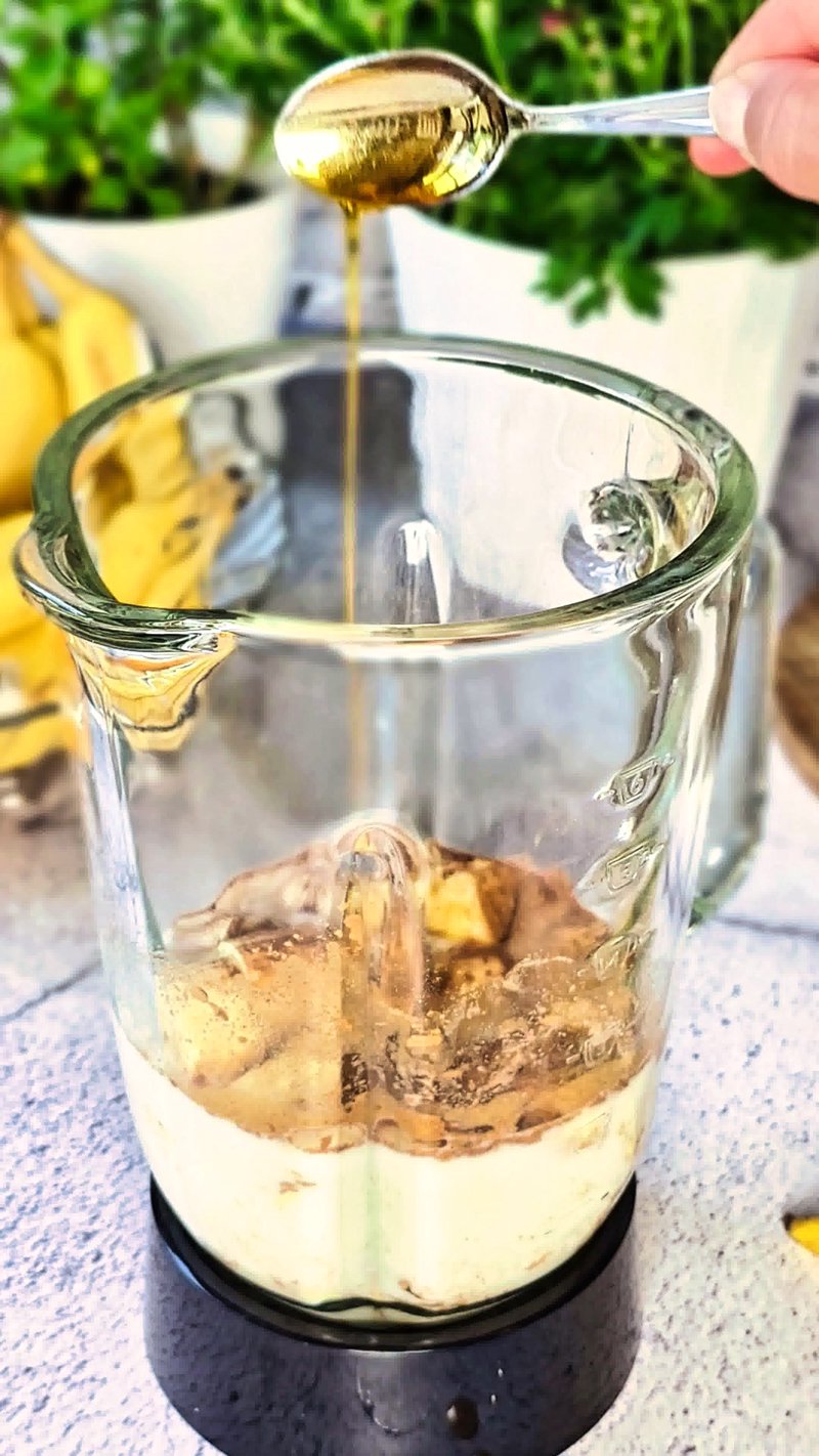 Image of the recipe cooking step-1-1 for Banana Iced Latte