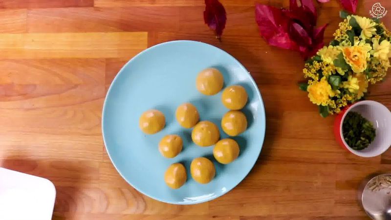 Image of the recipe cooking step-2-4 for Besan Ladoo Recipe - Sweet Chickpea Flour Balls