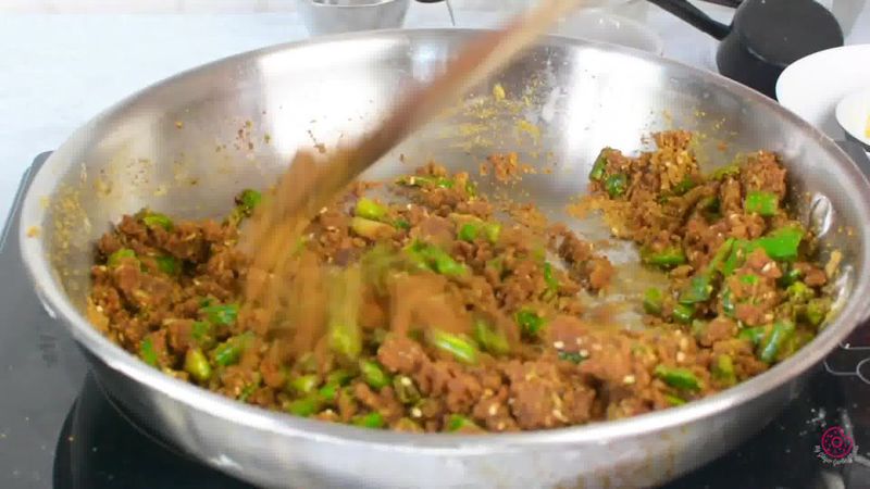 Image of the recipe cooking step-1-11 for Besan Mirchi Ke Tipore - Garm Flour Green Chili Stir-Fry