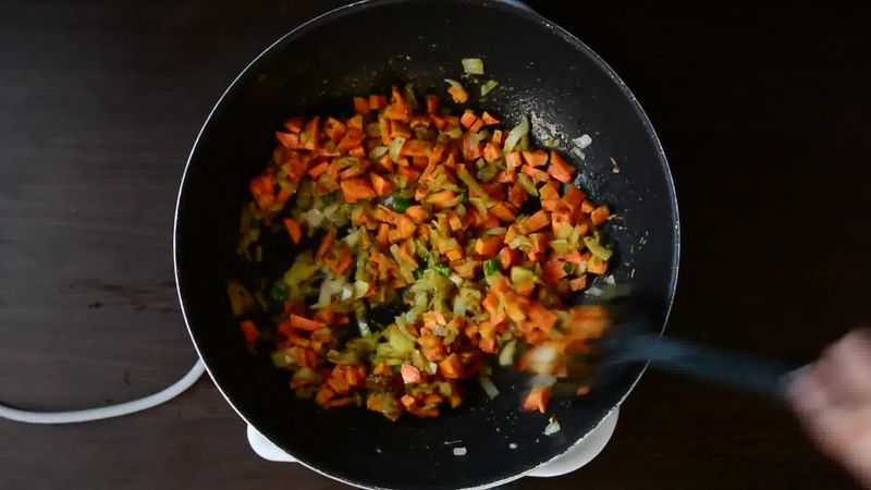 Image of the recipe cooking step-1-5 for Lobia Briyani - Black Eyed Bean Carrot Biryani