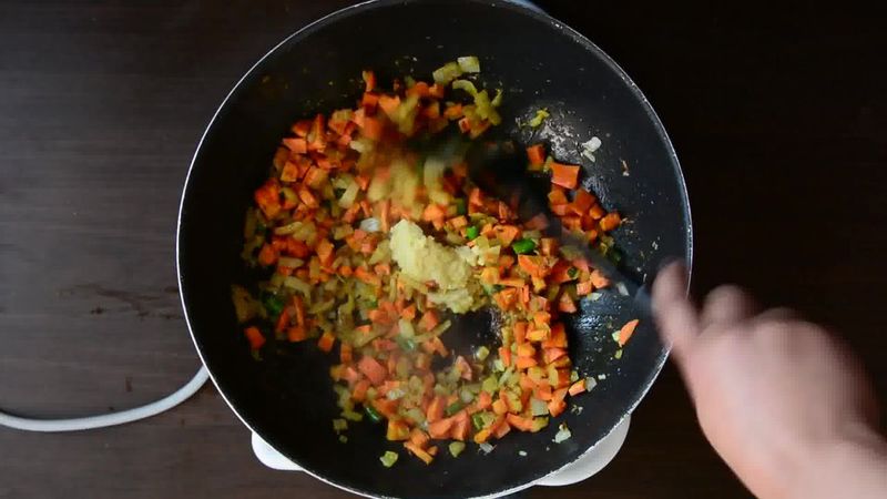 Image of the recipe cooking step-1-6 for Lobia Briyani - Black Eyed Bean Carrot Biryani