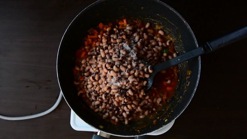 Image of the recipe cooking step-1-8 for Lobia Briyani - Black Eyed Bean Carrot Biryani