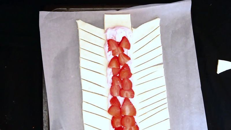Image of the recipe cooking step-1-6 for Braided Strawberry Cream Cheese Pastry