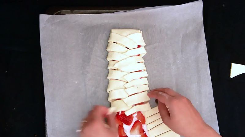 Image of the recipe cooking step-1-8 for Braided Strawberry Cream Cheese Pastry