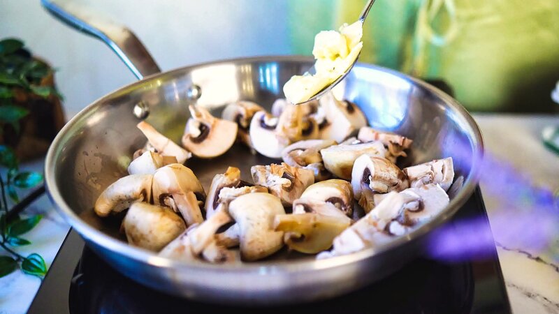 Image of the recipe cooking step-2-3 for Butter Garlic Mushrooms Recipe