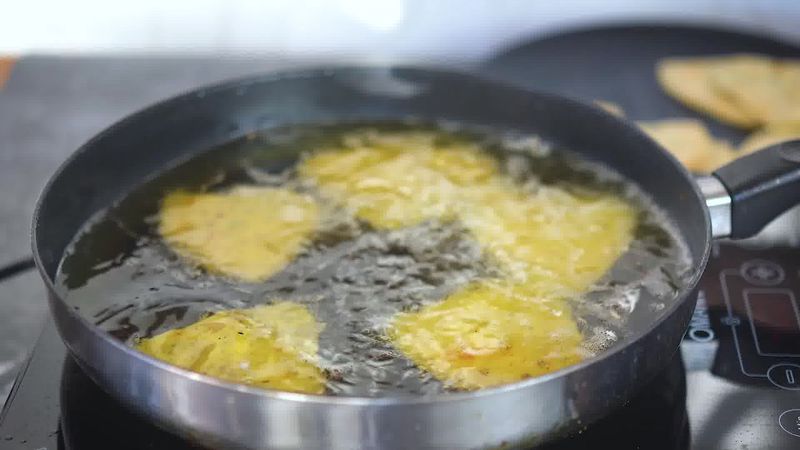 Image of the recipe cooking step-4-2 for Cheese Garlic Masala Mathri (Fried, Air Fryer, Baked Recipe)