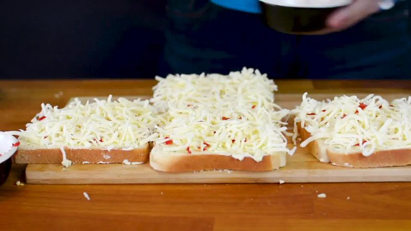 Image of the recipe cooking step-2-6 for Chilli Cheese Toast