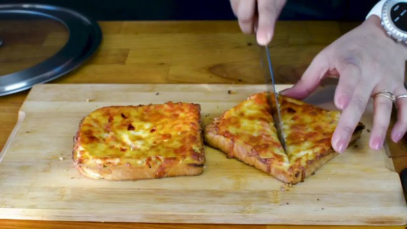 Image of the recipe cooking step-3-4 for Chilli Cheese Toast