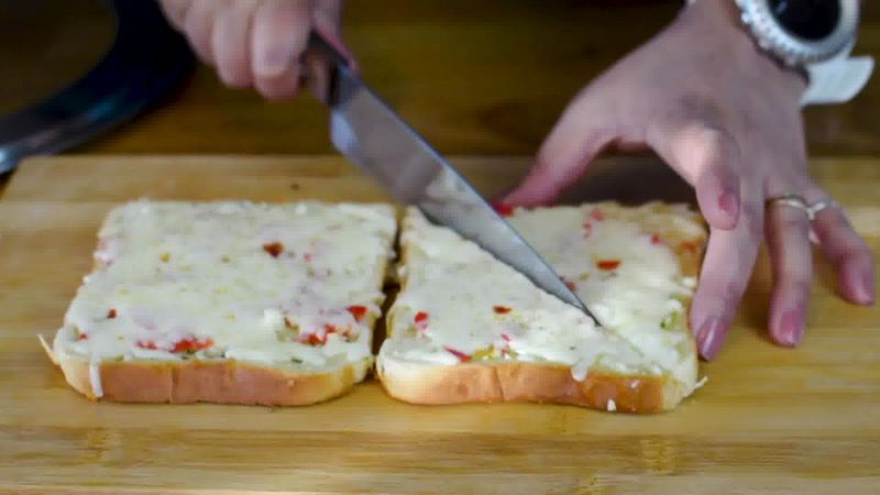 Image of the recipe cooking step-4-5 for Chilli Cheese Toast