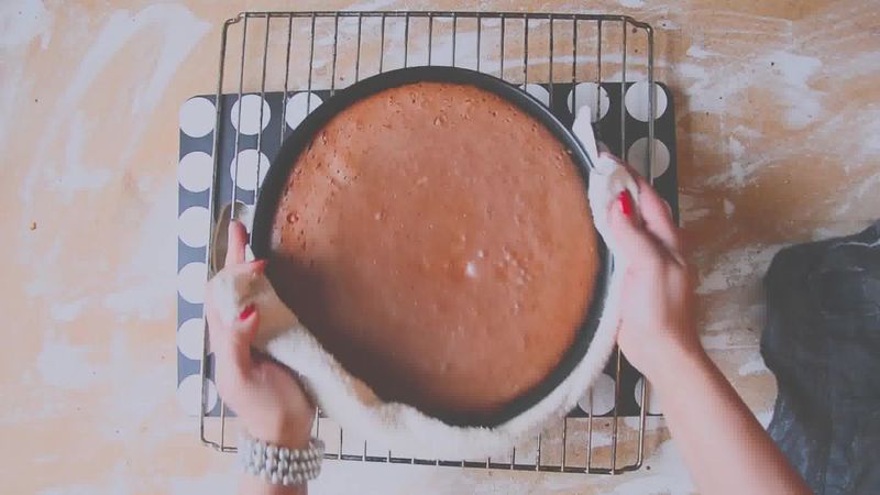 Image of the recipe cooking step-3-2 for Chocolate Cheesecake