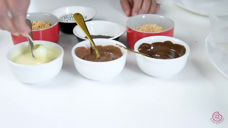 Image of the recipe cooking step-3-1 for Easy Chocolate Covered Grapes
