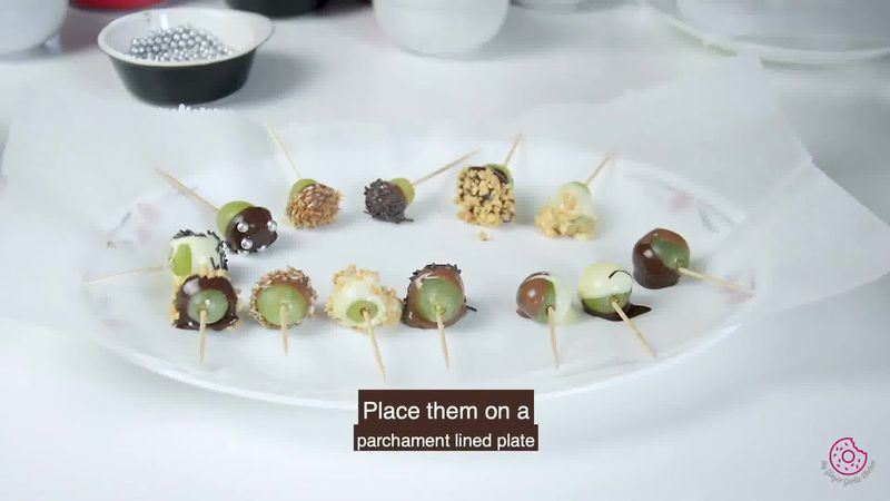 Image of the recipe cooking step-3-3 for Easy Chocolate Covered Grapes