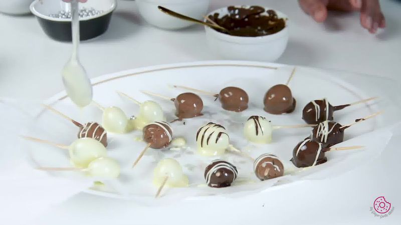 Image of the recipe cooking step-3-4 for Easy Chocolate Covered Grapes