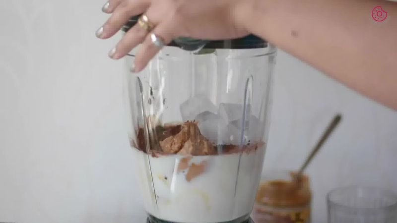 Image of the recipe cooking step-1-1 for Chocolate Peanut Butter Banana Smoothie