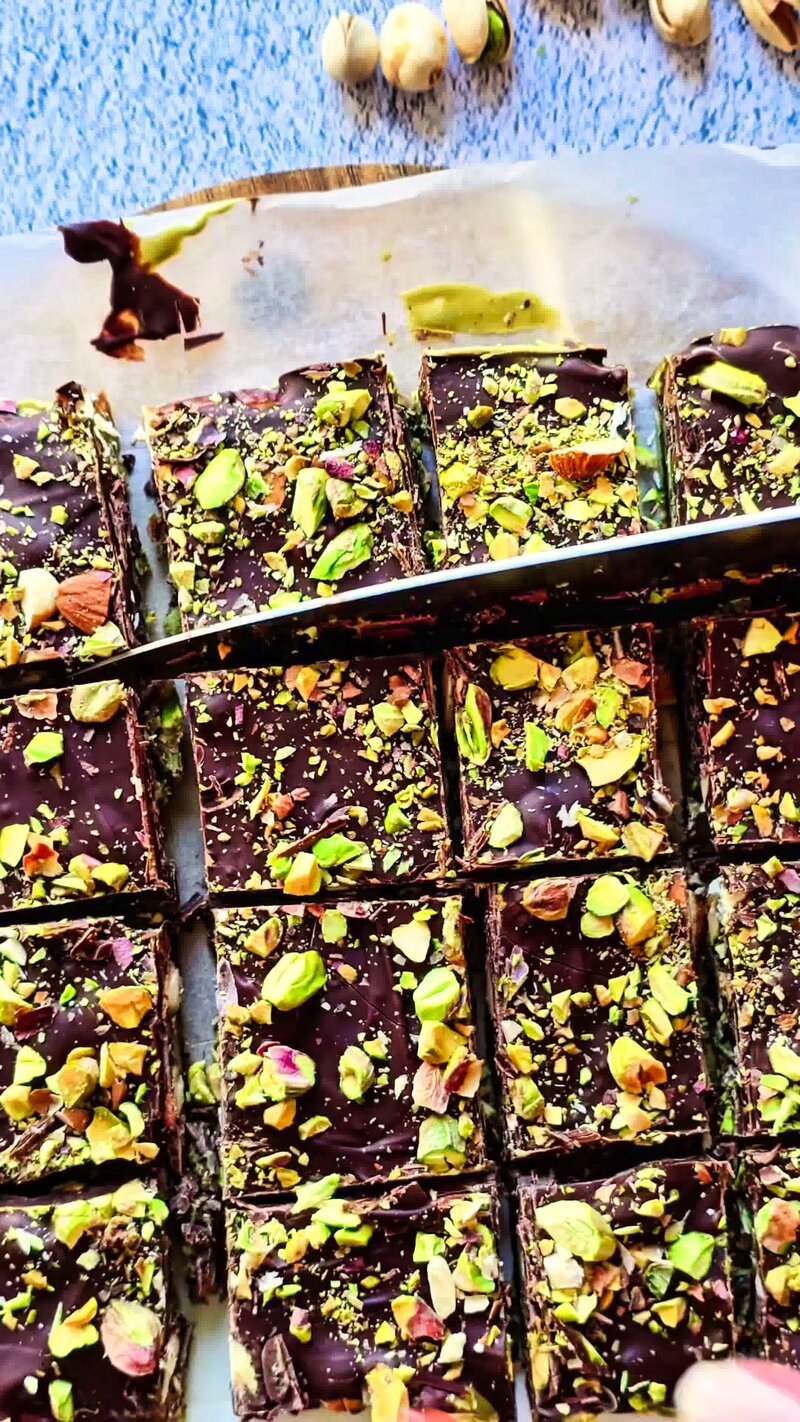 Image of the recipe cooking step-1-8 for No Bake Chocolate Pistachio Date Bars