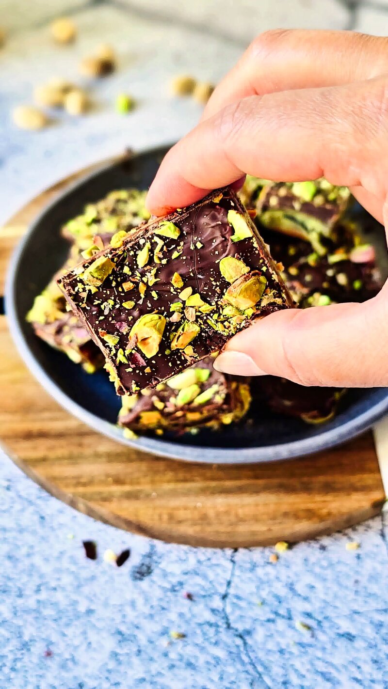 Image of the recipe cooking step-1-9 for No Bake Chocolate Pistachio Date Bars