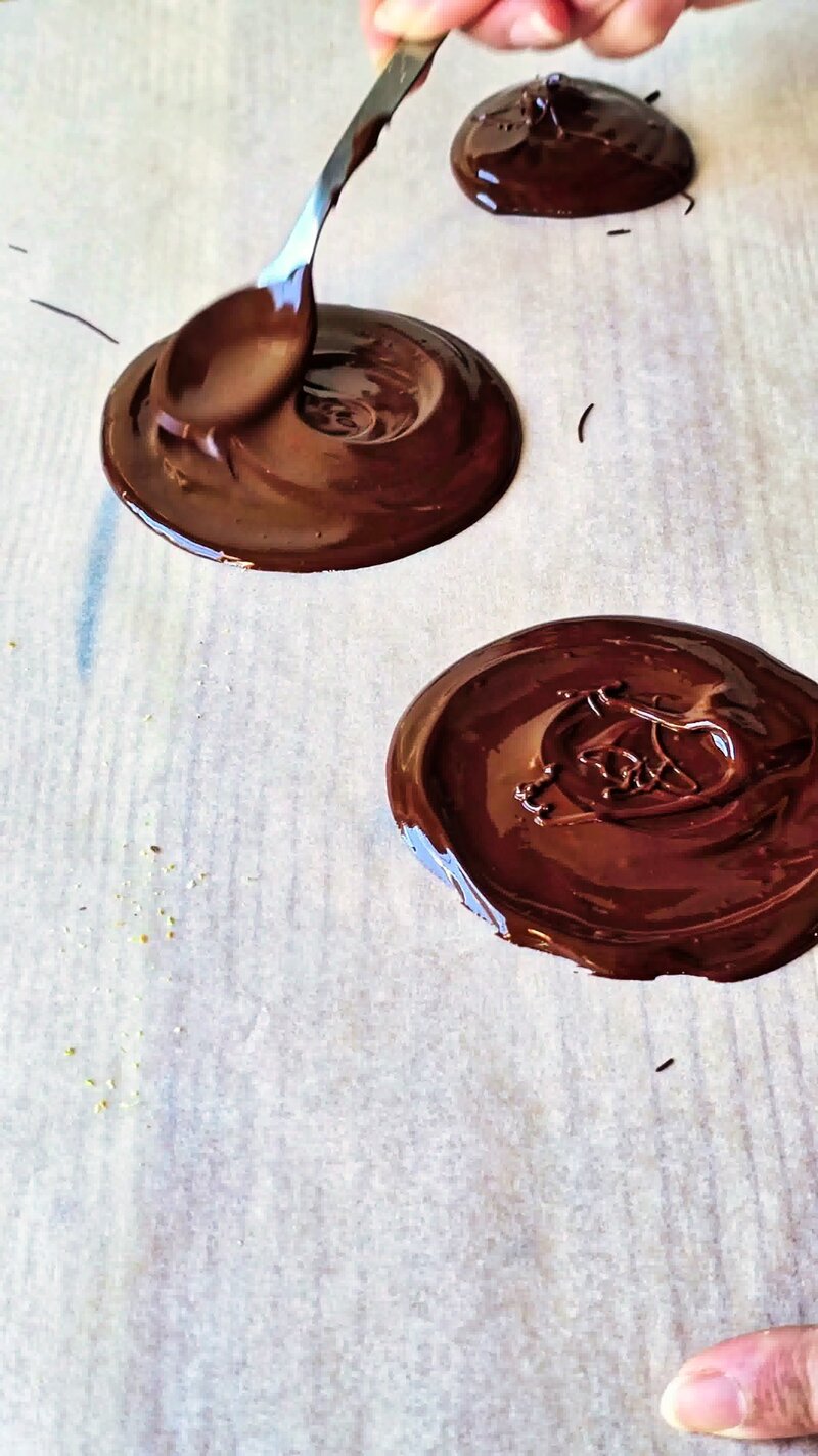 Image of the recipe cooking step-3-1 for Chocolate Pistachio Kiwi Rice Cakes