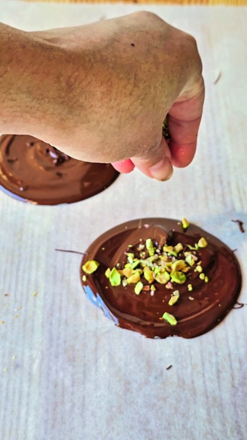 Image of the recipe cooking step-3-2 for Chocolate Pistachio Kiwi Rice Cakes