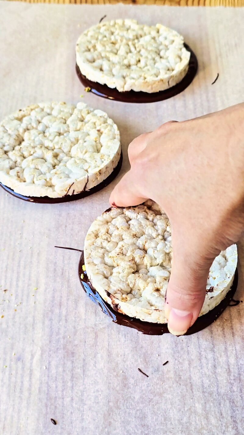 Image of the recipe cooking step-3-4 for Chocolate Pistachio Kiwi Rice Cakes