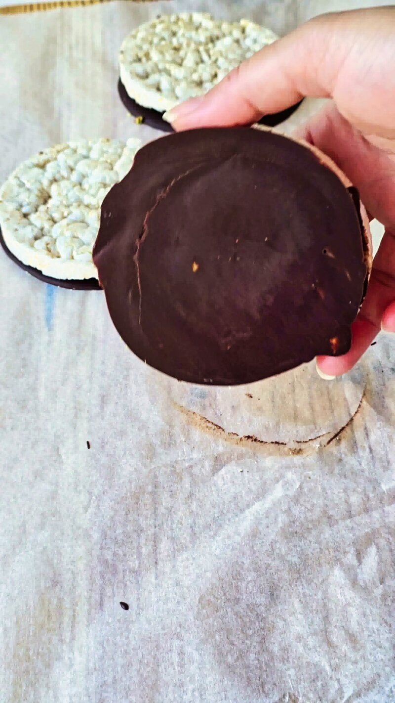 Image of the recipe cooking step-5-1 for Chocolate Pistachio Kiwi Rice Cakes