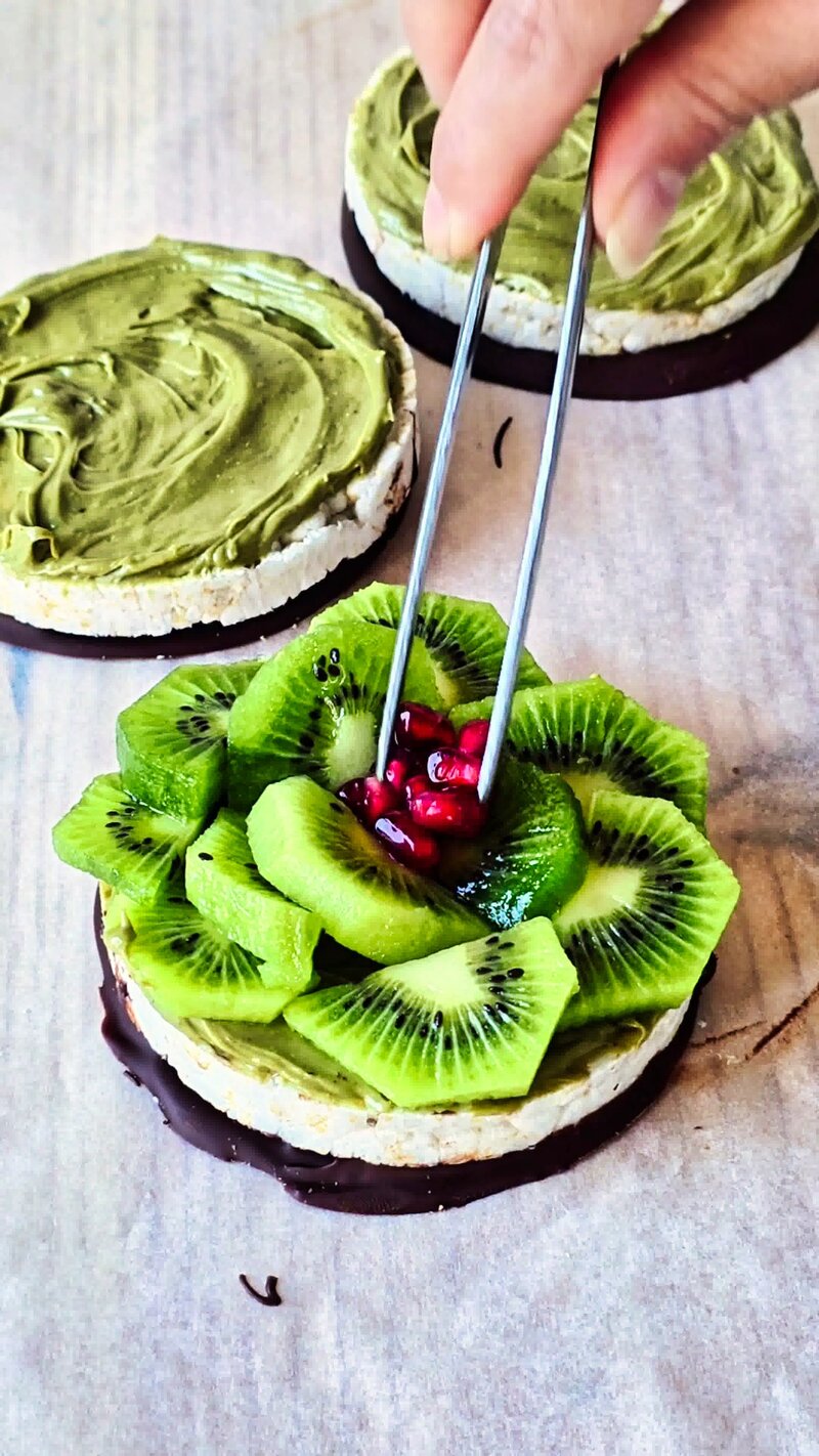 Image of the recipe cooking step-5-4 for Chocolate Pistachio Kiwi Rice Cakes