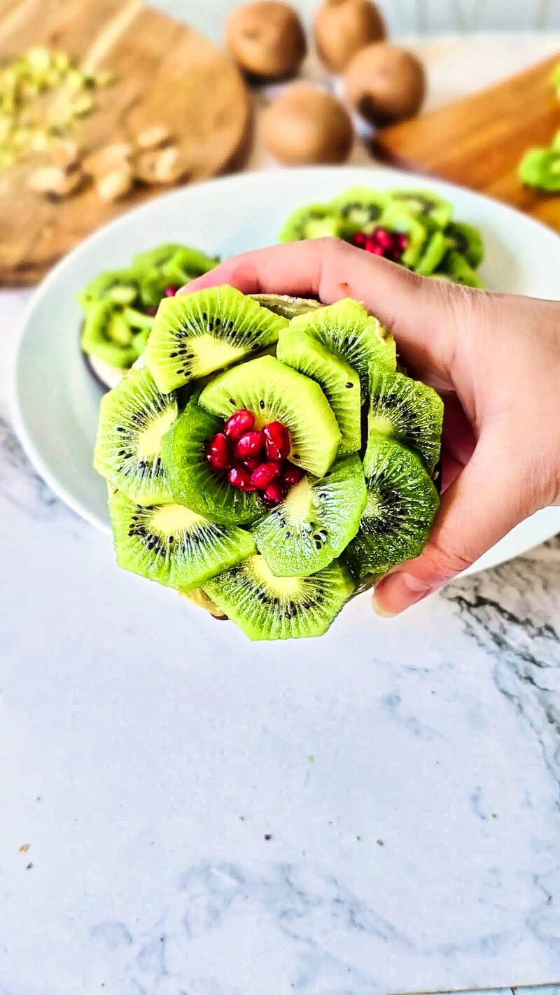 Image of the recipe cooking step-6-1 for Chocolate Pistachio Kiwi Rice Cakes