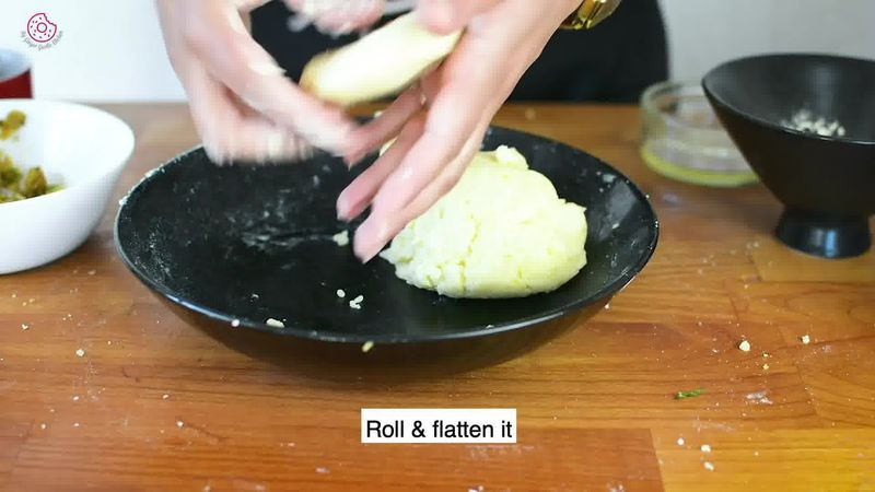 Image of the recipe cooking step-4-1 for Chole Aloo Tikki Chaat