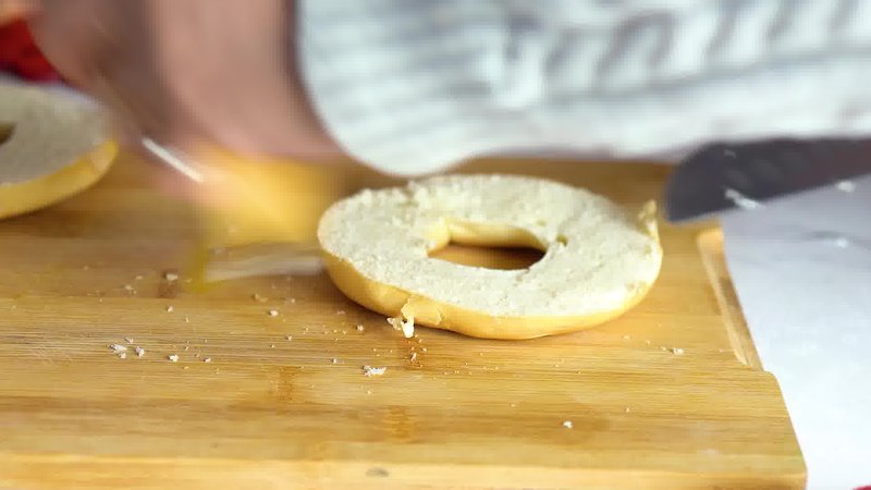 Image of the recipe cooking step-1-1 for Cottage Cheese Bagel